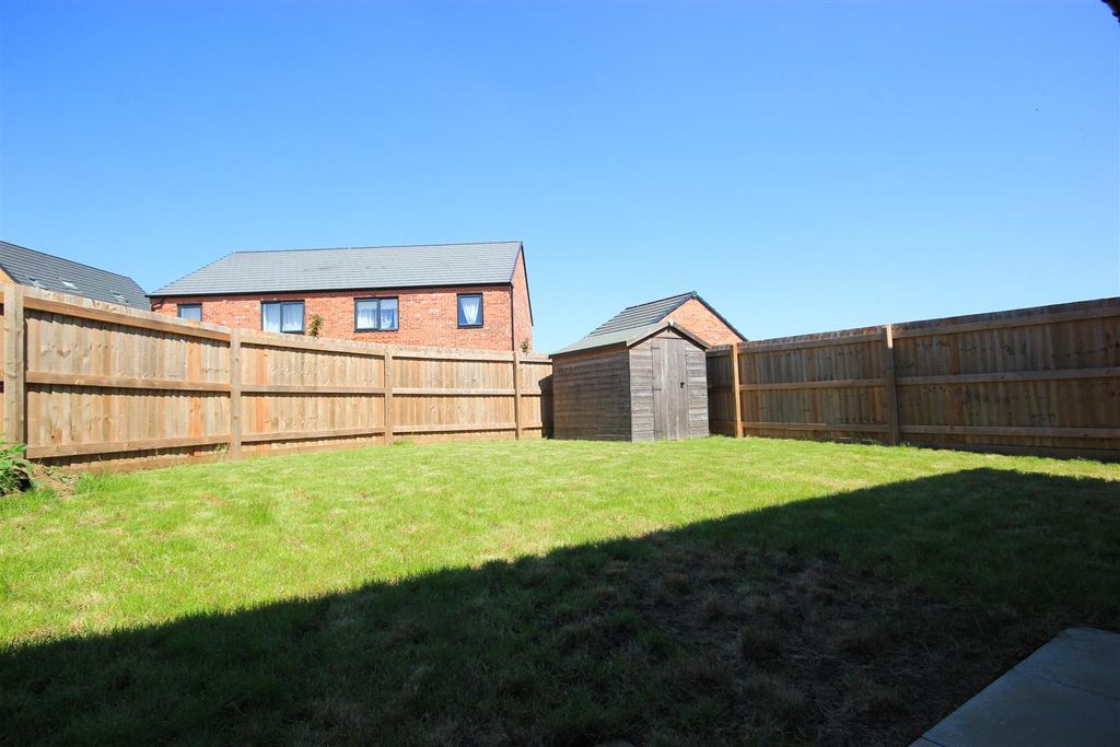 Property photo 3 of 18 Garden 1..Jpg