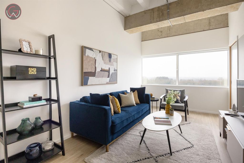 Property photo 3 of 25 Station House, Milton Keynes 2 Â© David Phillips Fu