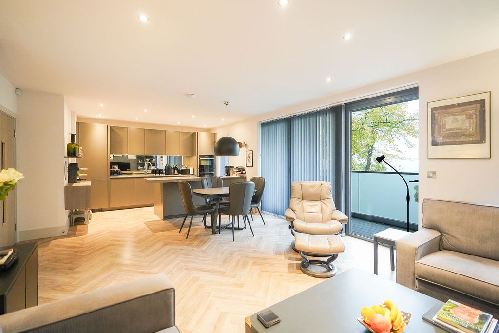 Property photo 2 of 25