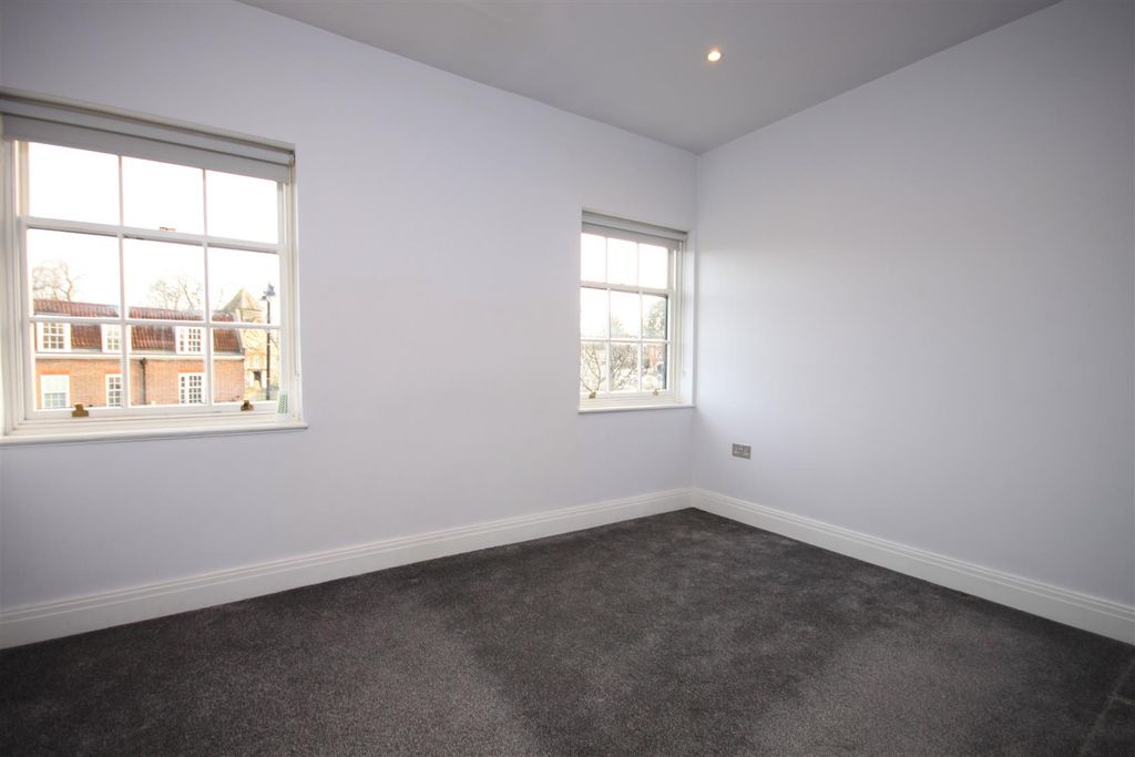 Property photo 3 of 5 Bedroom