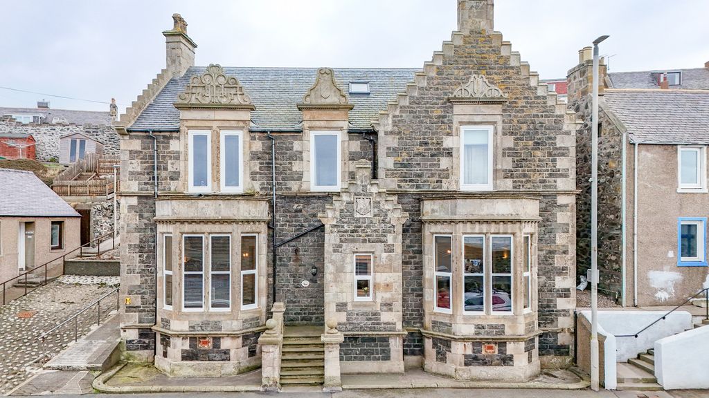 Property photo 1 of 43