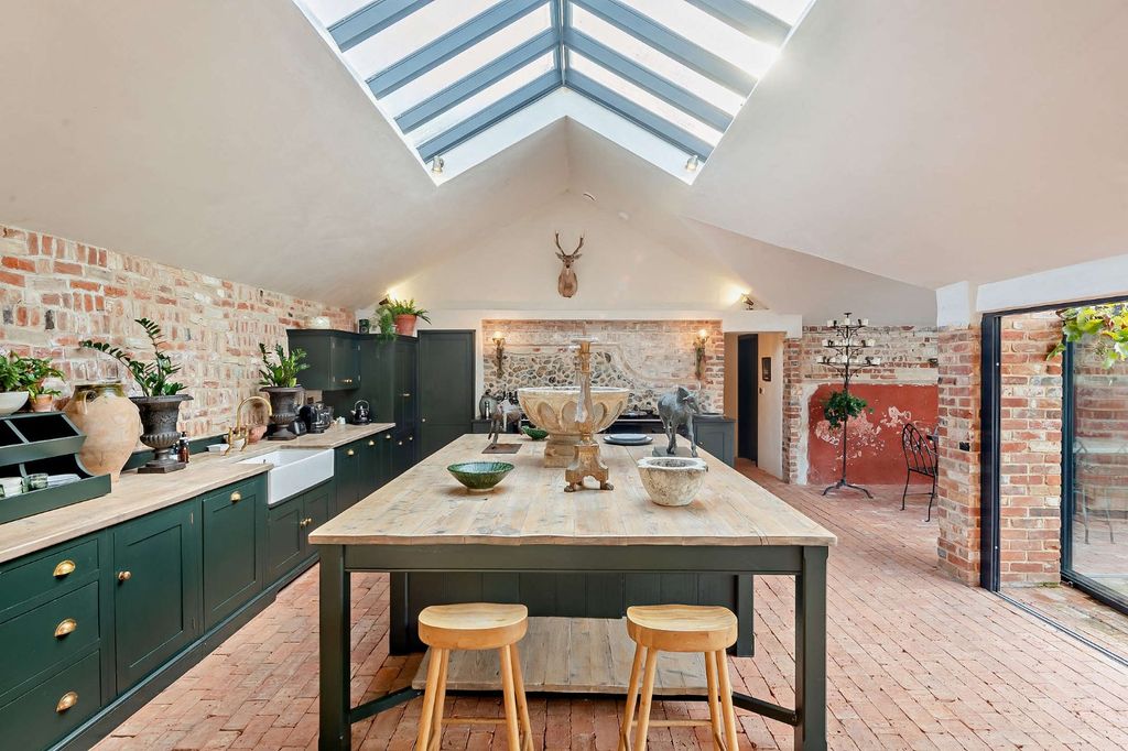 Property photo 2 of 23 Kitchen