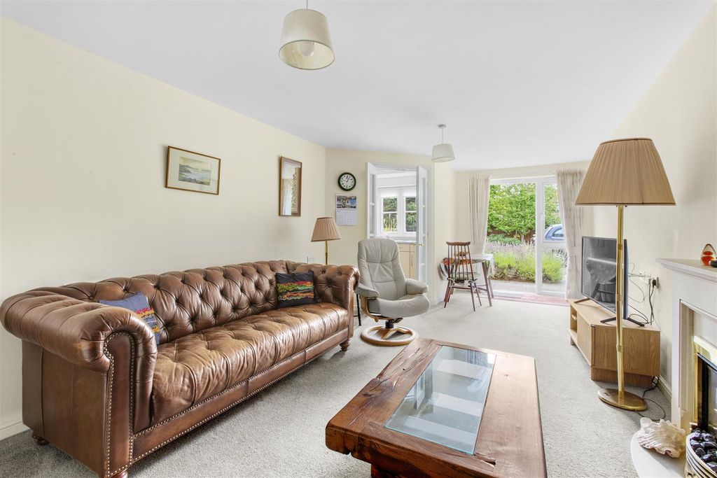 Property photo 2 of 12 Hughenden Court, Penn Rd-4.Jpg