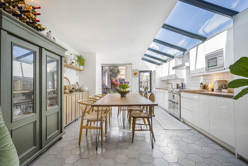 Property photo 2 of 16 Kitchen