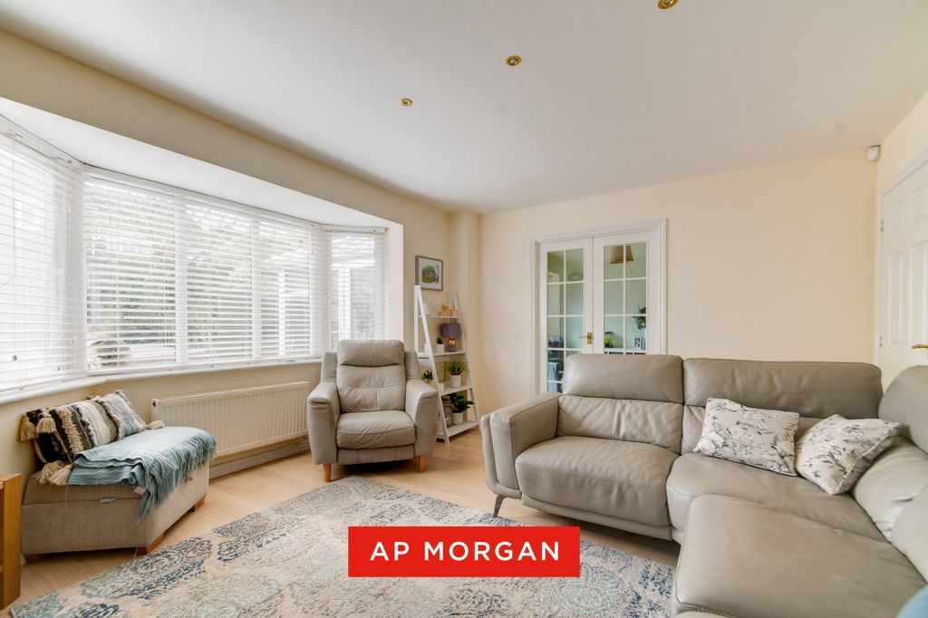 Property photo 2 of 22 Picture No. 15