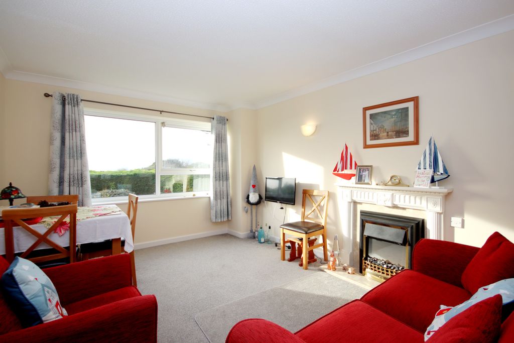 Property photo 2 of 8