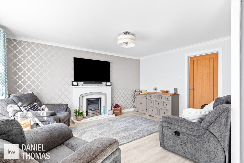 Property photo 3 of 24