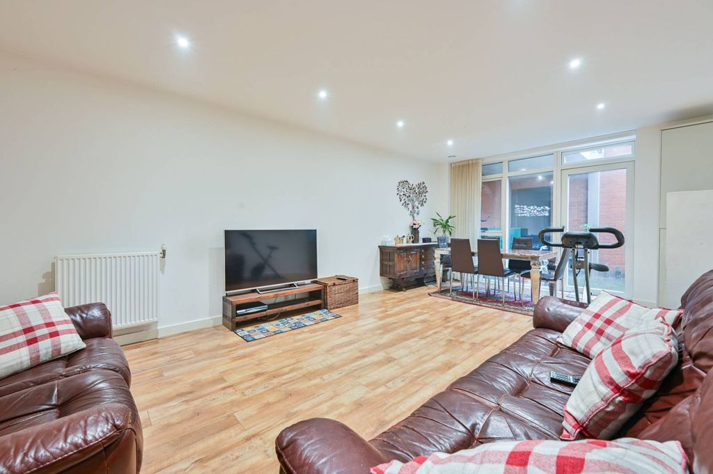 Property photo 2 of 17