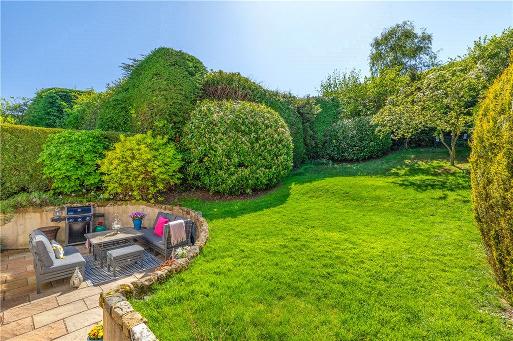 Property photo 2 of 26 Generous Garden