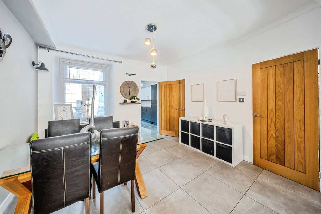Property photo 3 of 38