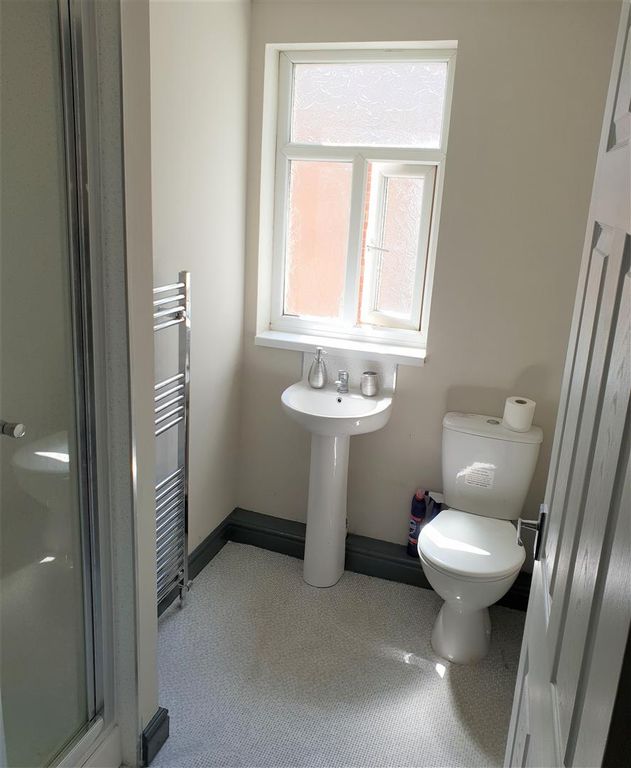 Property photo 3 of 8 Bathroom