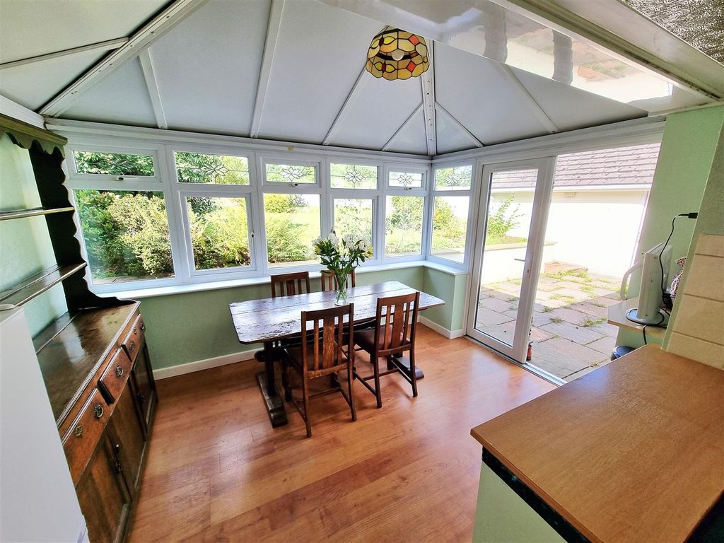 Property photo 3 of 15 Conservatory.Jpg