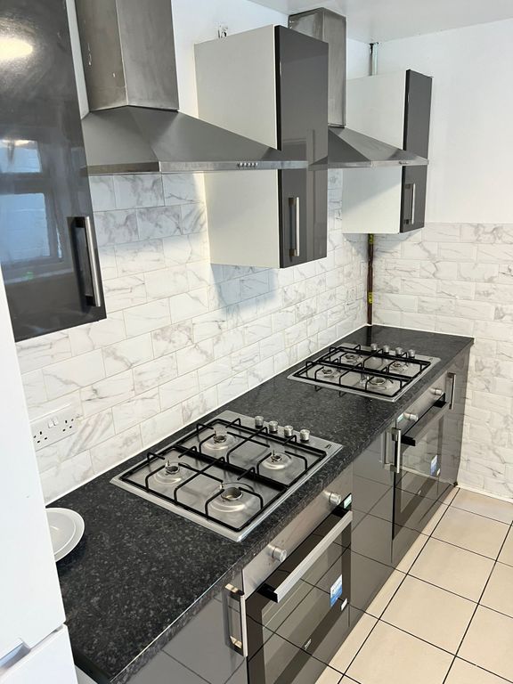 Property photo 3 of 5 Kitchen