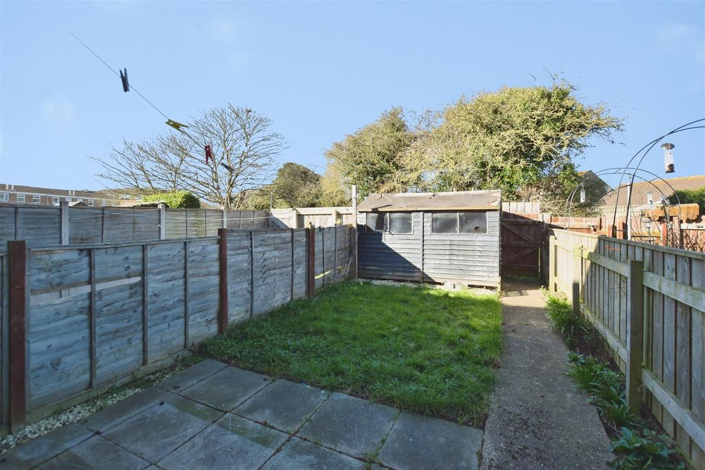 Property photo 3 of 11 Garden