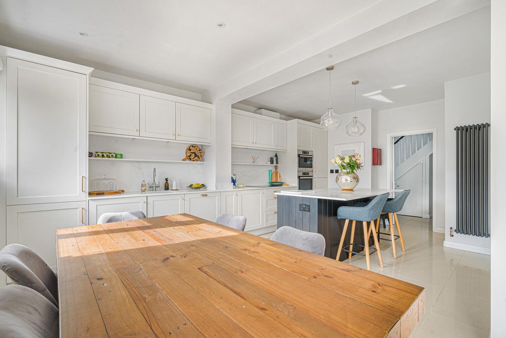 Property photo 3 of 22 Kitchen