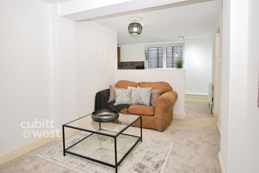 Property photo 3 of 11 Living