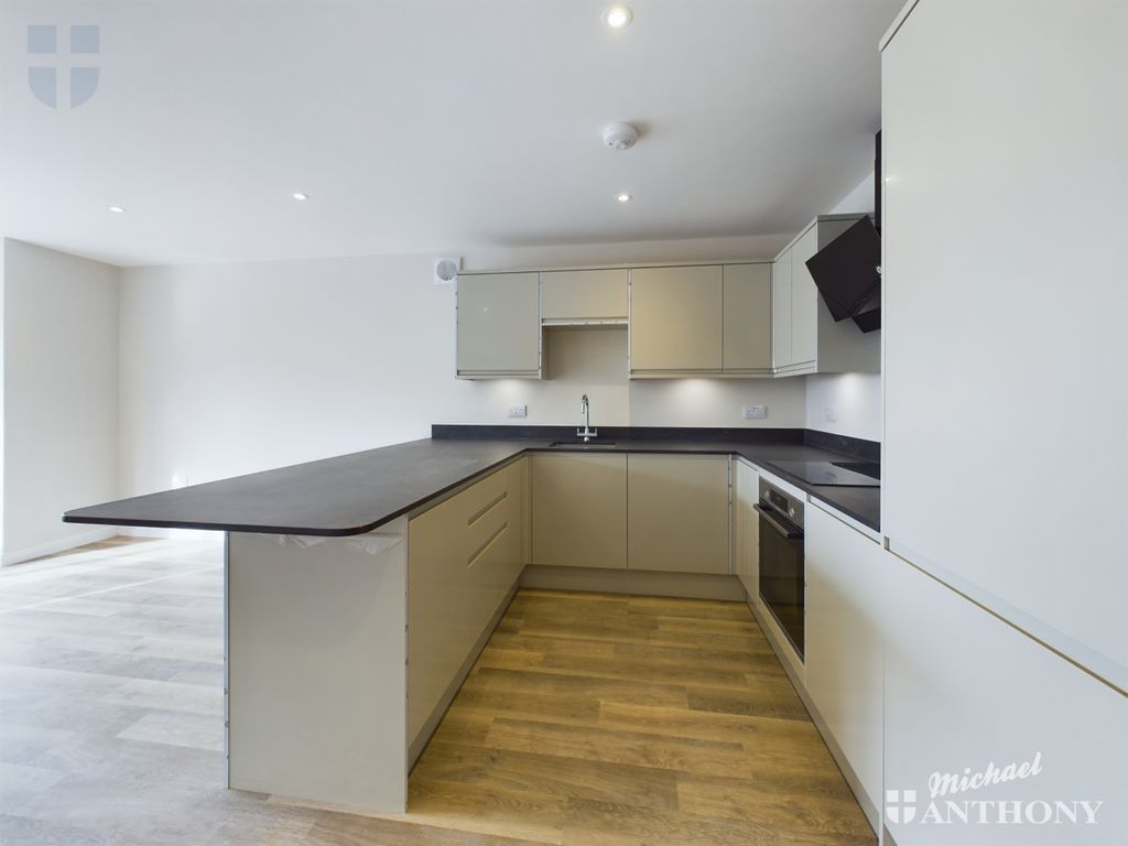 Property photo 3 of 10 Cam03852G0-Pr0203-Still009