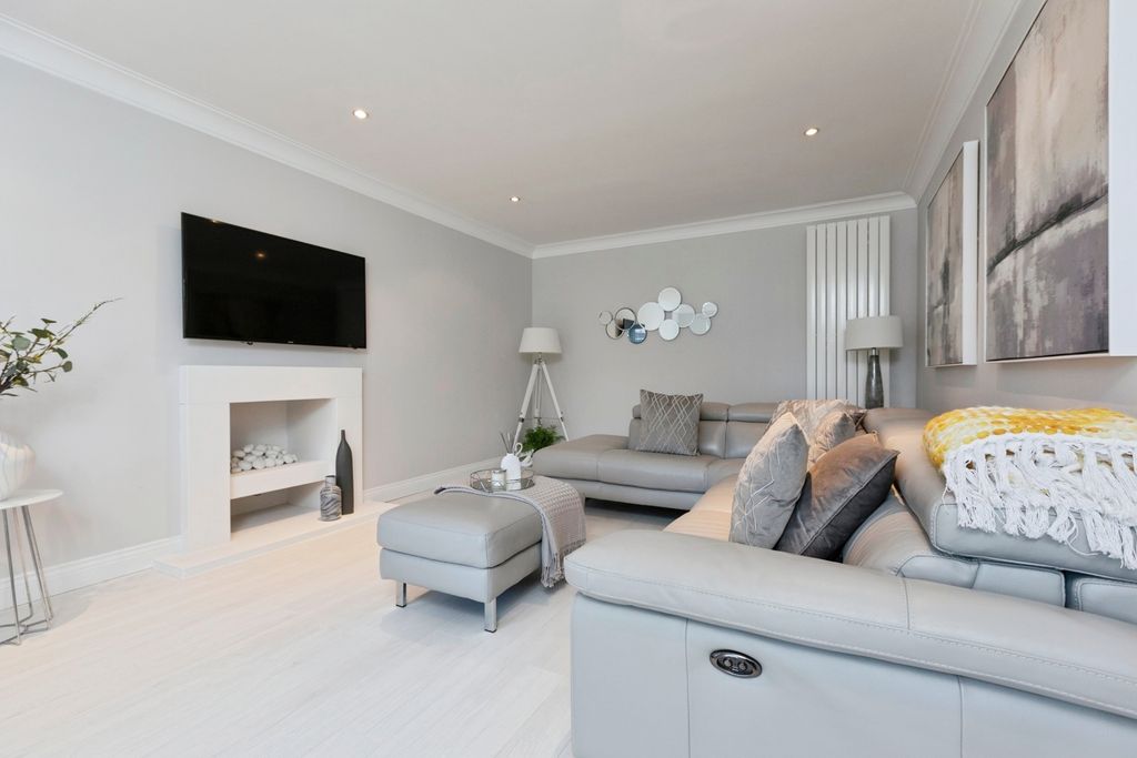 Property photo 3 of 26 Living Room