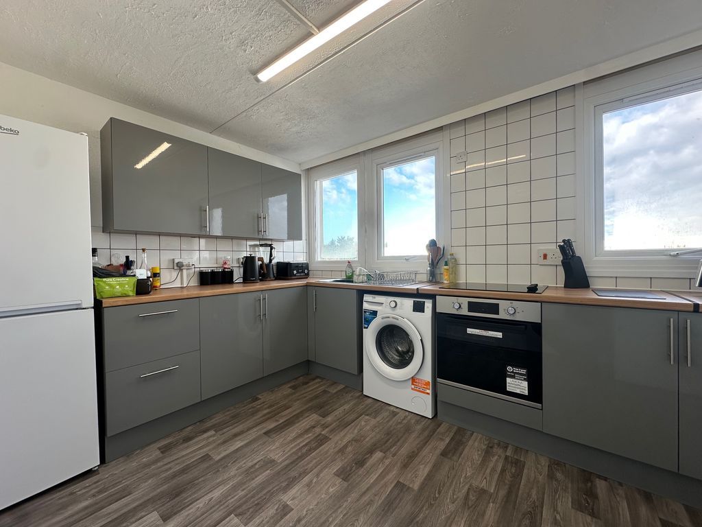 Property photo 2 of 6 Photo 4