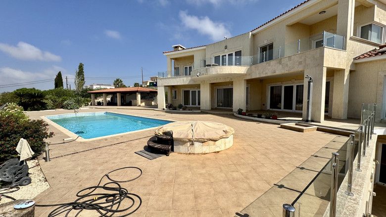 Property photo 1 of 47