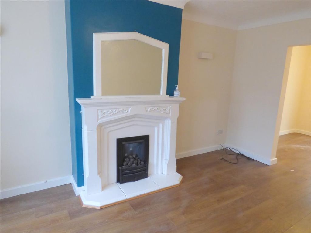 Property photo 2 of 12 Lounge