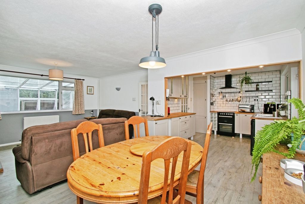 Property photo 2 of 17 Photo