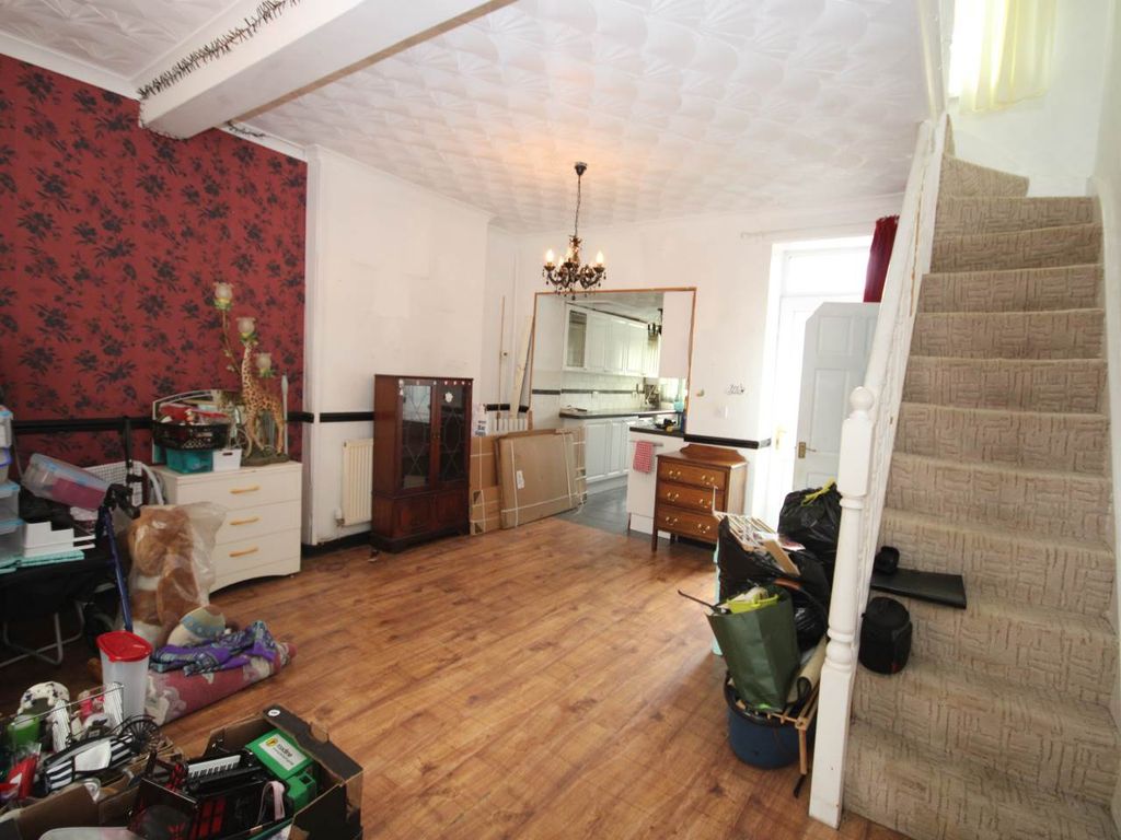 Property photo 3 of 13 Lounge