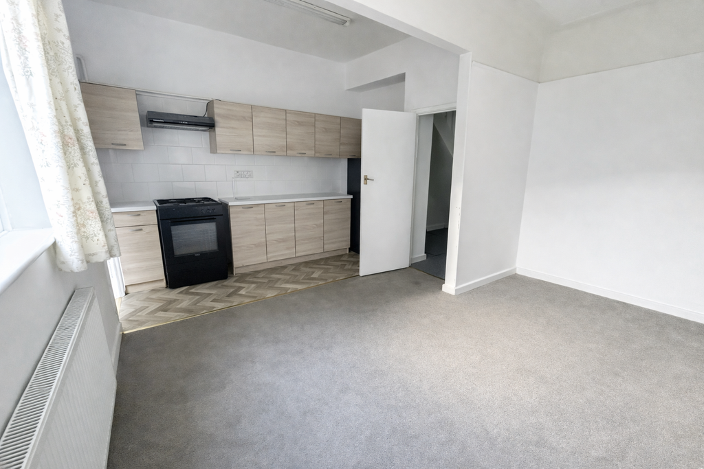 Property photo 3 of 9 Kitchen / Dining Room