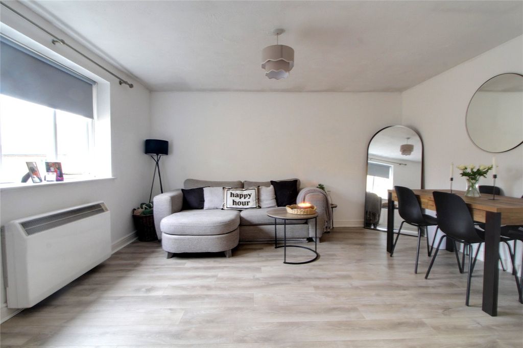 Property photo 2 of 10 Picture No. 24