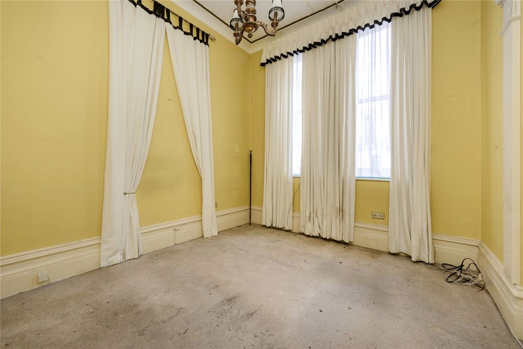 Property photo 3 of 14 Principal Bedroom