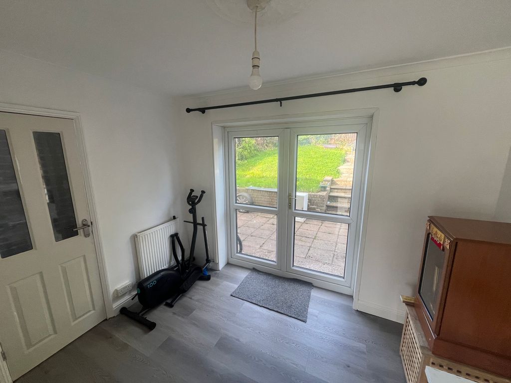 Property photo 3 of 10 Image