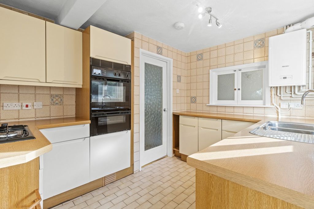 Property photo 3 of 25