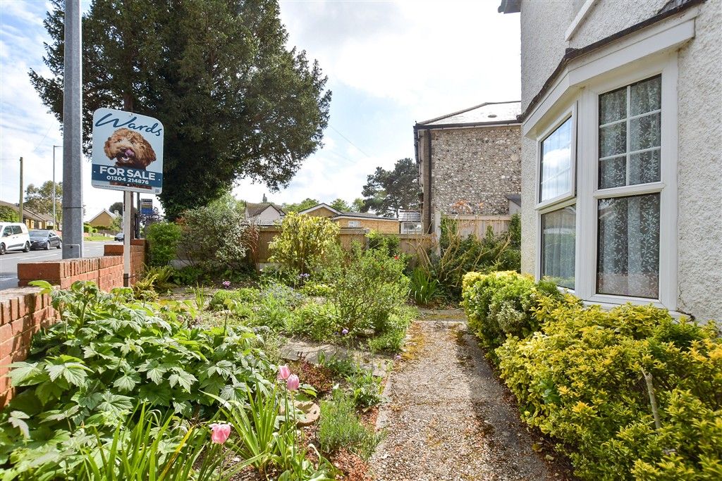 Property photo 1 of 15 Front Garden