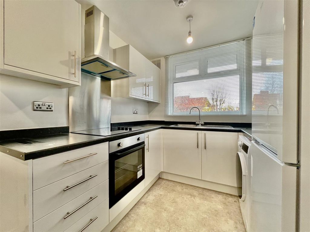 Property photo 1 of 9 Kitchen