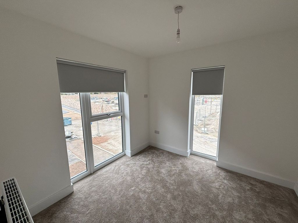 Property photo 3 of 17 Image