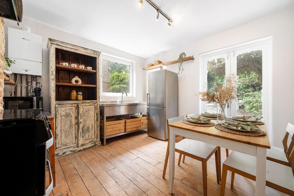 Property photo 1 of 15 Kitchen.Jpg