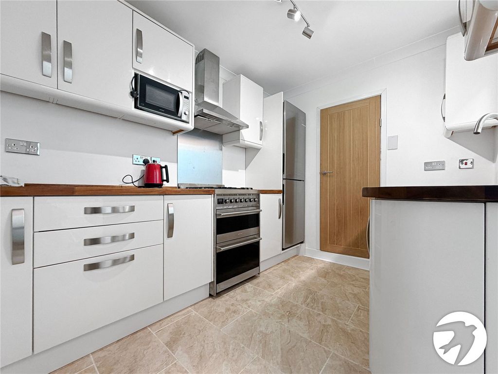 Property photo 2 of 12 Kitchen