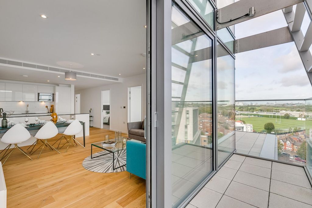 Property photo 2 of 12 Image