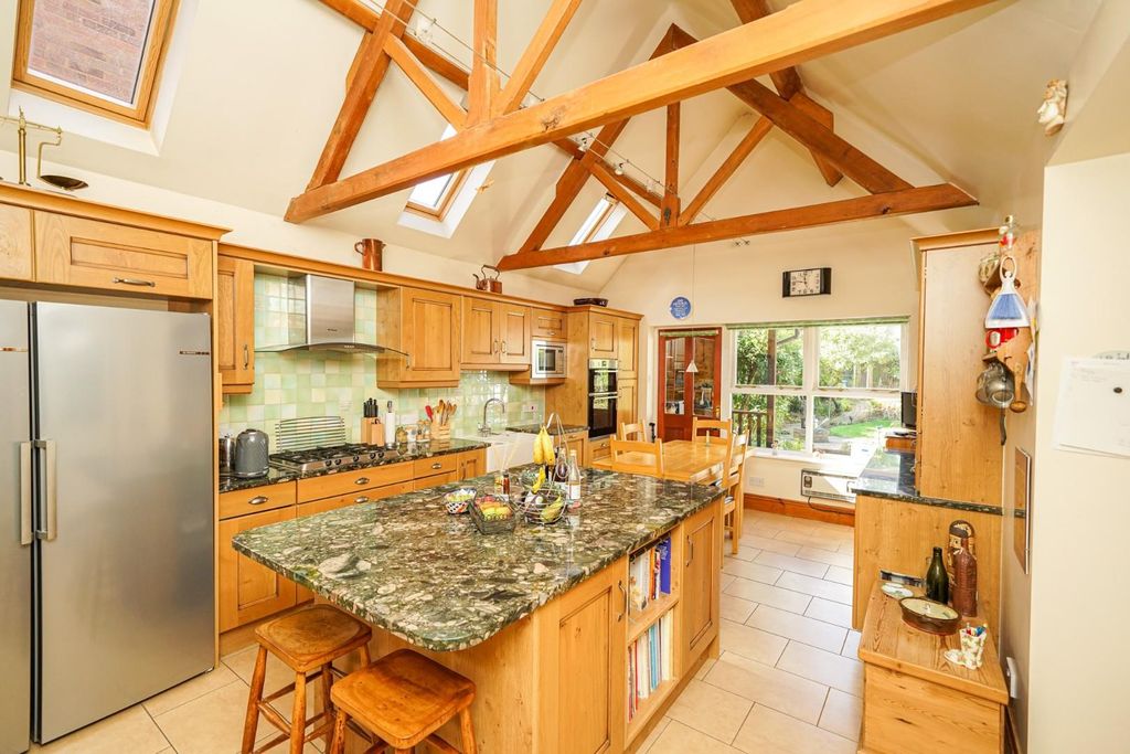 Property photo 2 of 30
