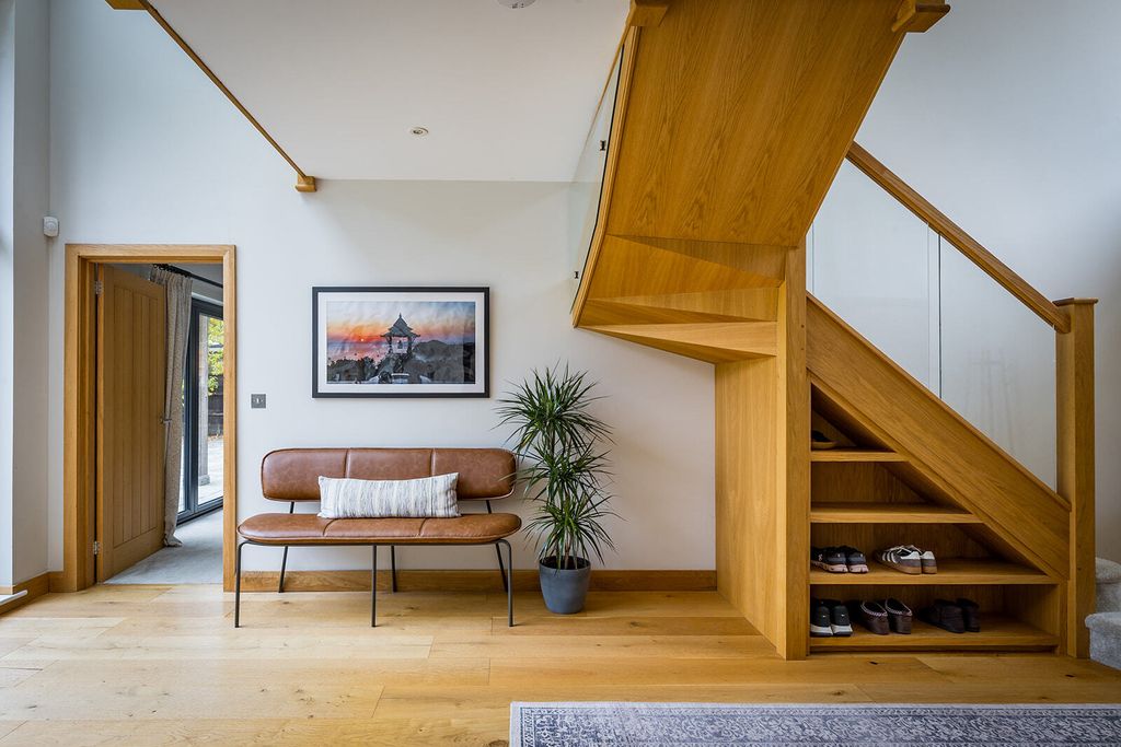 Property photo 3 of 40 House. Partnership