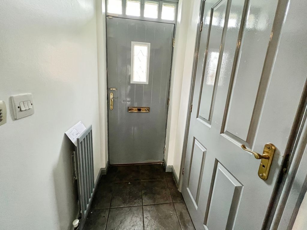 Property photo 2 of 18 Hallway