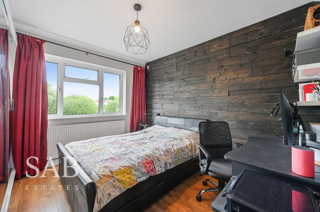 Additional image 8 of 3 bed flat for saleCostons Lane, Greenford UB6