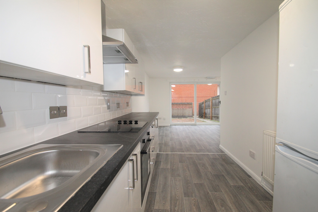 Property photo 1 of 4 Kitchen