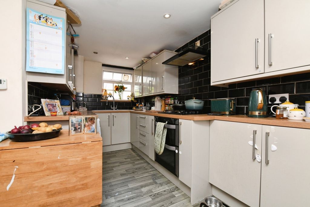 Property photo 3 of 12 Pbox-Img.Jpg