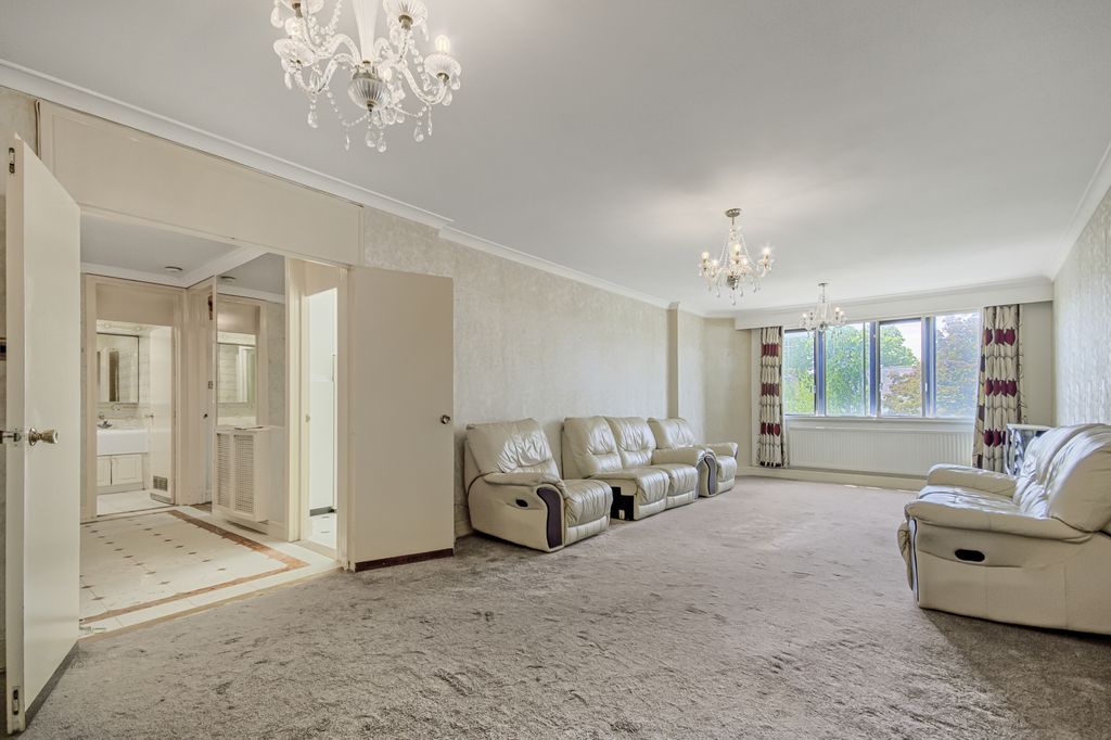 Property photo 2 of 11 Gallery