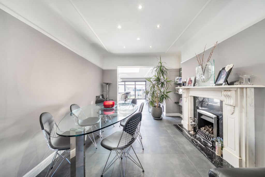 Property photo 3 of 34 1399995-7-6967Bd1...