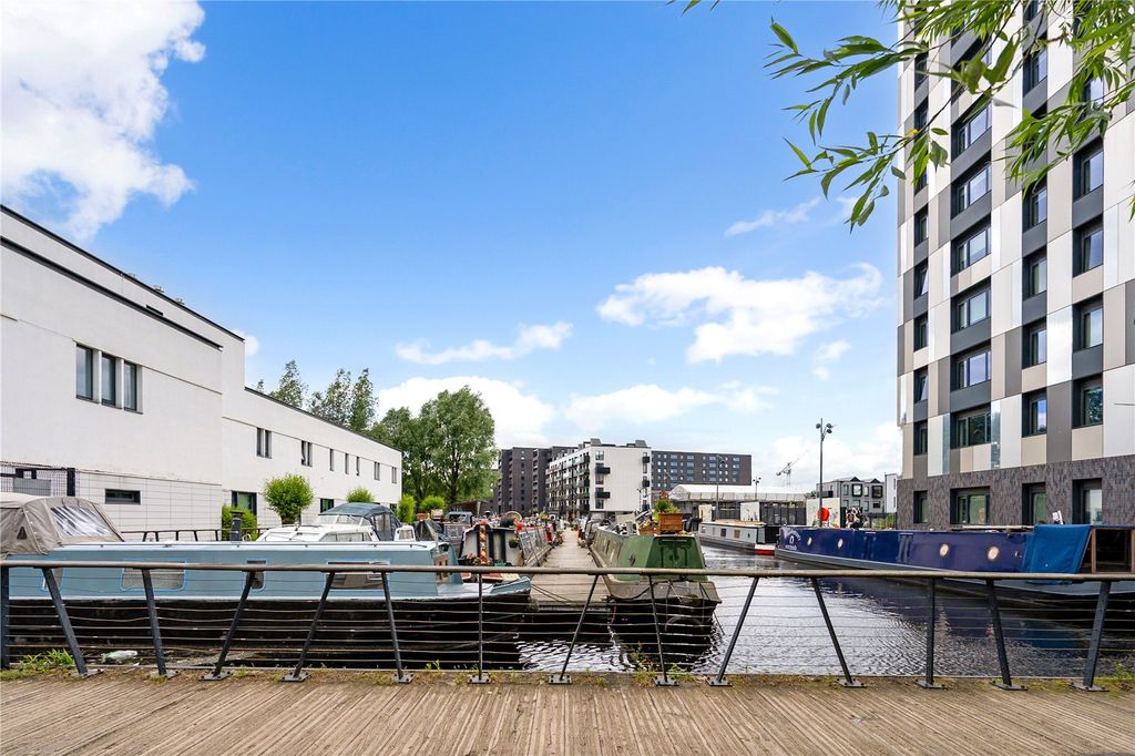 Property photo 2 of 12 Communal