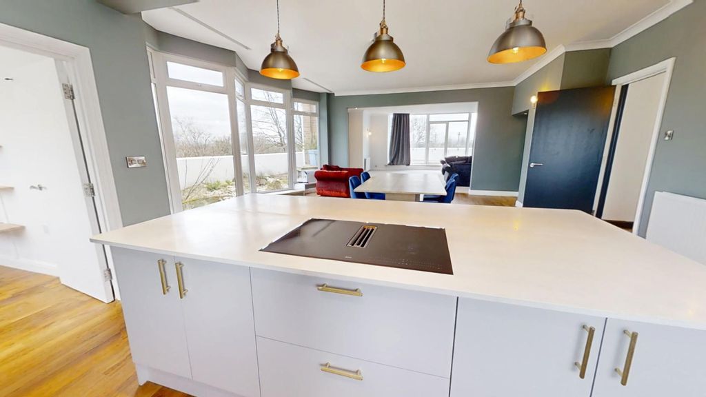 Property photo 2 of 31 Kitchen