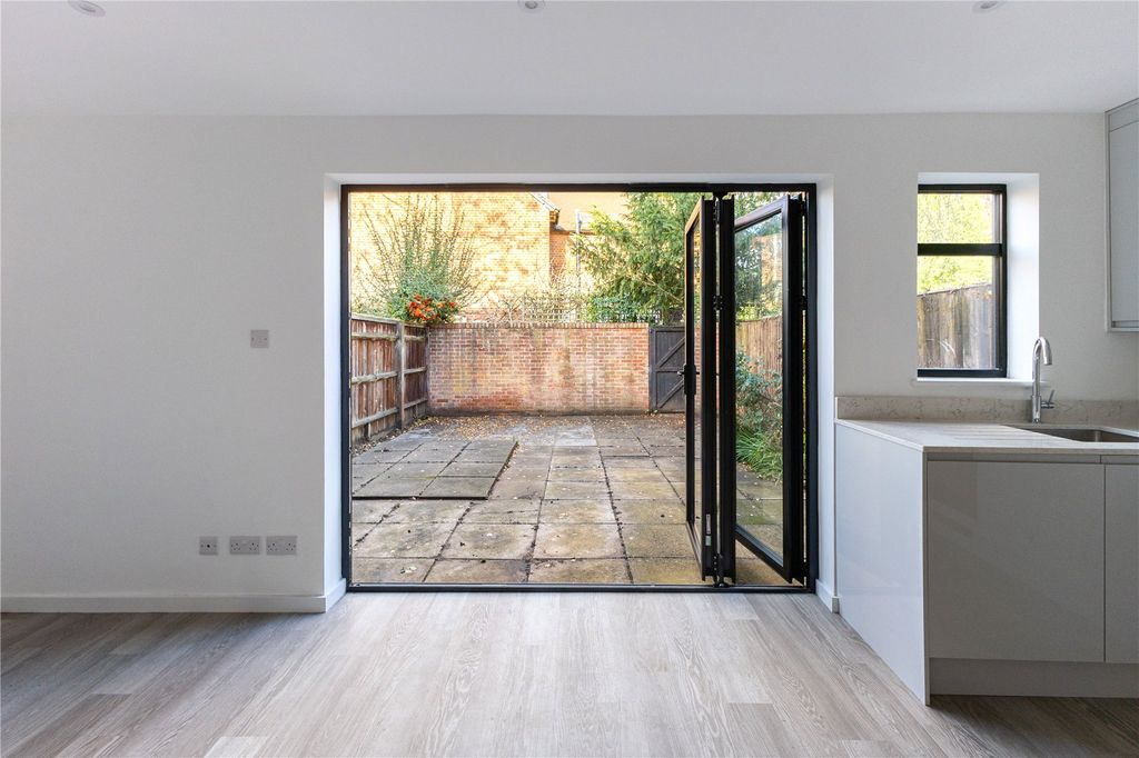 Property photo 3 of 18 Kitchen