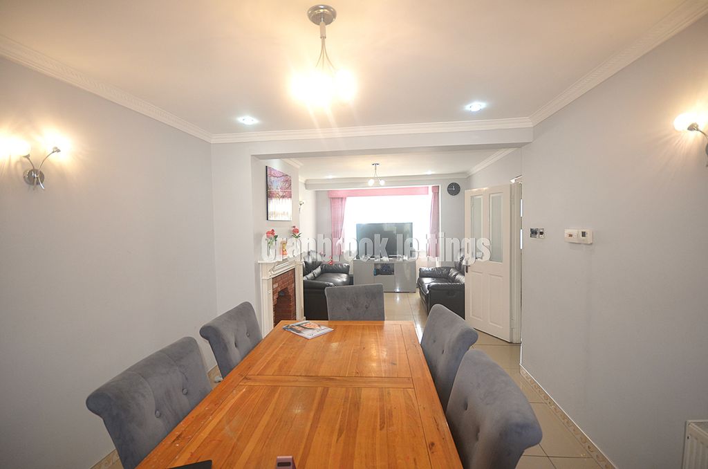 Property photo 1 of 8 Three Bed Terraced House To Rent Eastbrook Drive, Romford Rm7